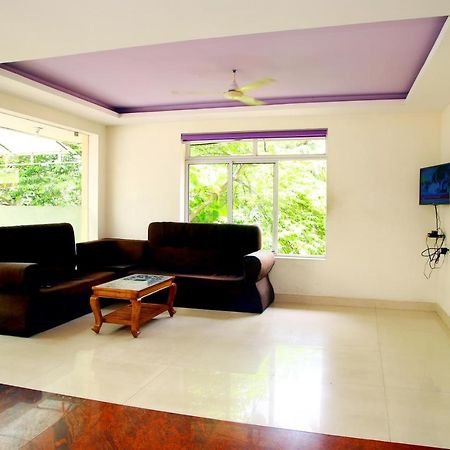 V Bee Plaza Hotel Thiruvananthapuram Екстериор снимка
