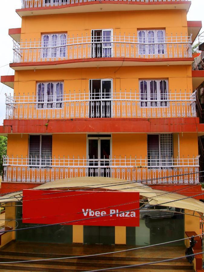 V Bee Plaza Hotel Thiruvananthapuram Екстериор снимка